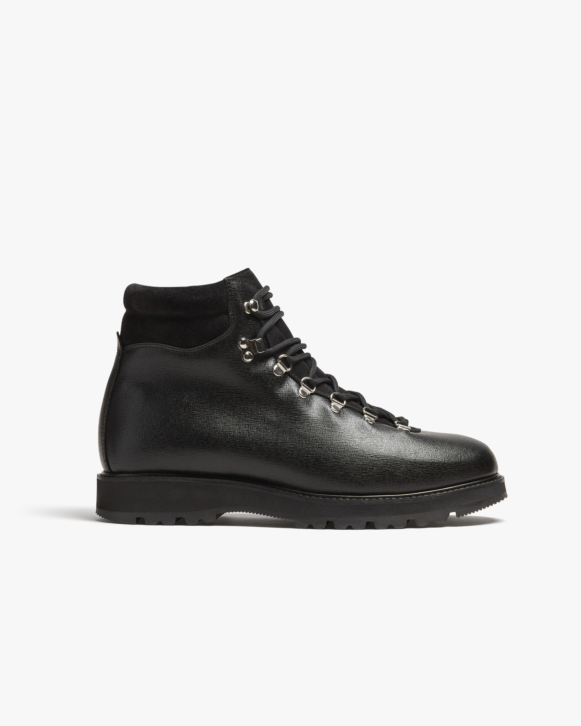 A side view of Duved II – Black Grain Calf, detailing its grain leather texture, padded collar, and rugged hiking sole.