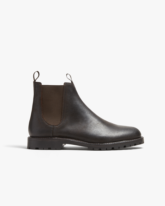 Side profile of the Elfvik – Brown Waxed Suede boot, showcasing its rugged commando sole and waxed suede finish.