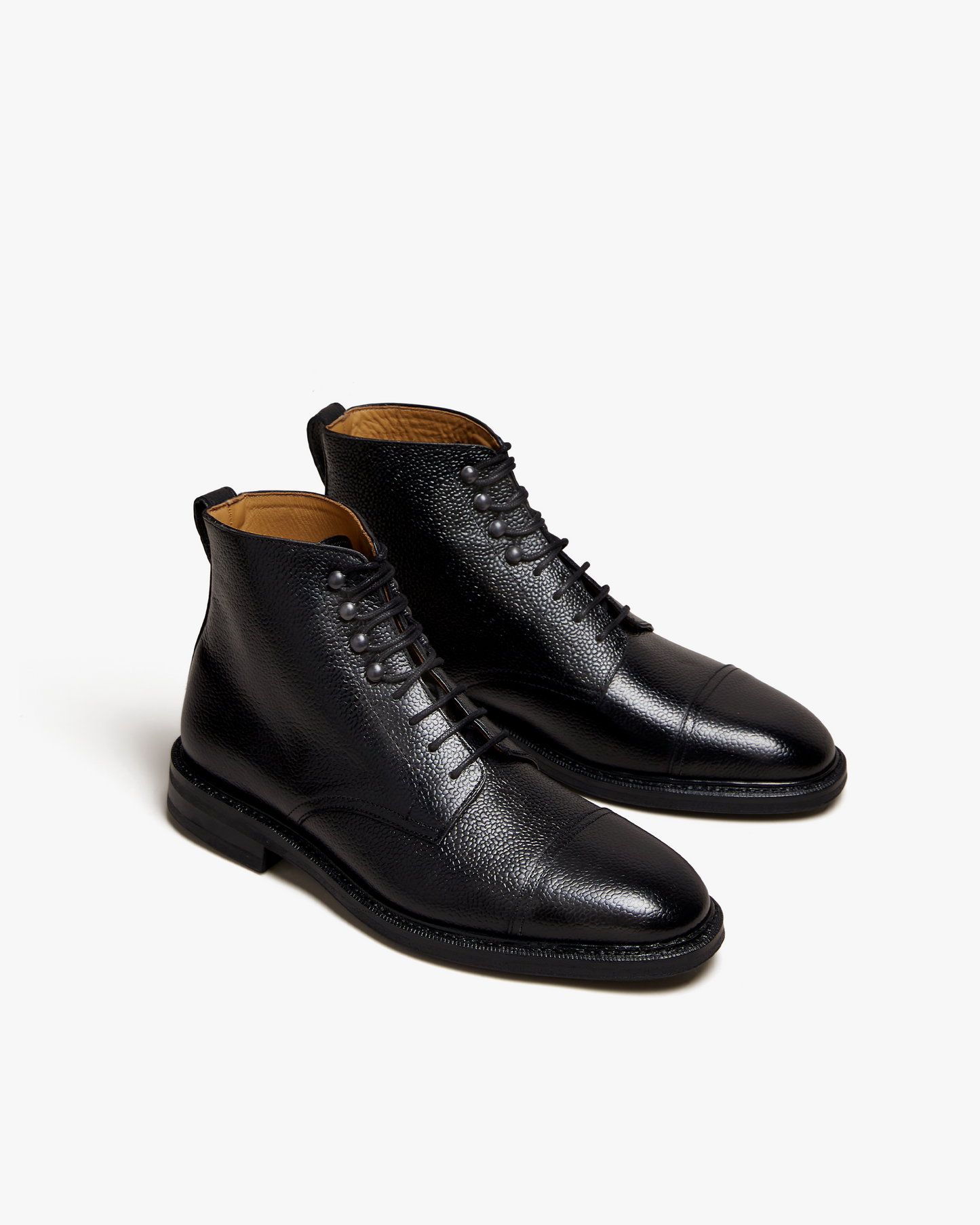 A pair of Abisko – Black Country Calf jumper boots in black grained leather, displayed against a white background.