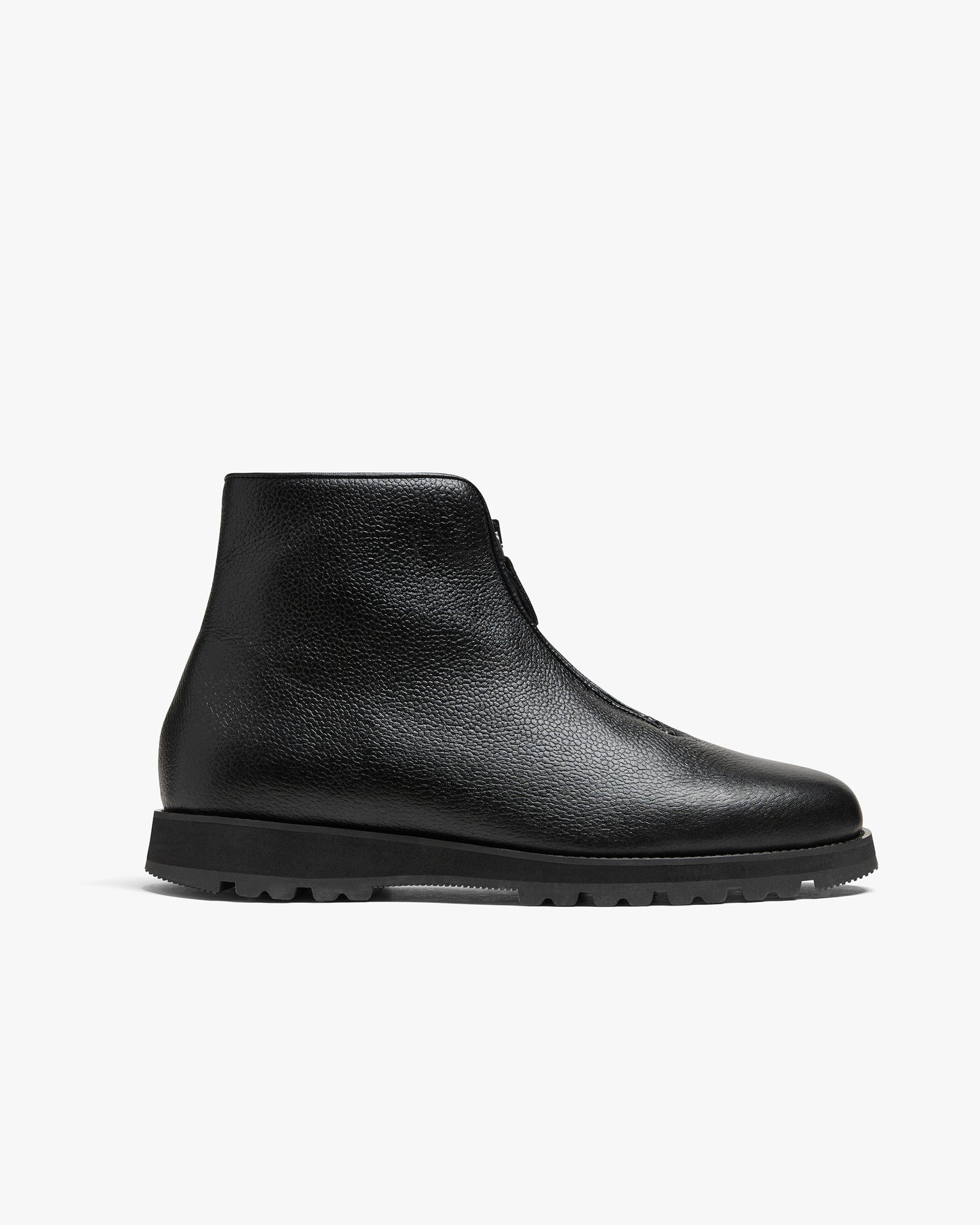 Side profile of Funäs – Black Country Calf boot, detailing the textured leather, front zipper, and chunky sole.