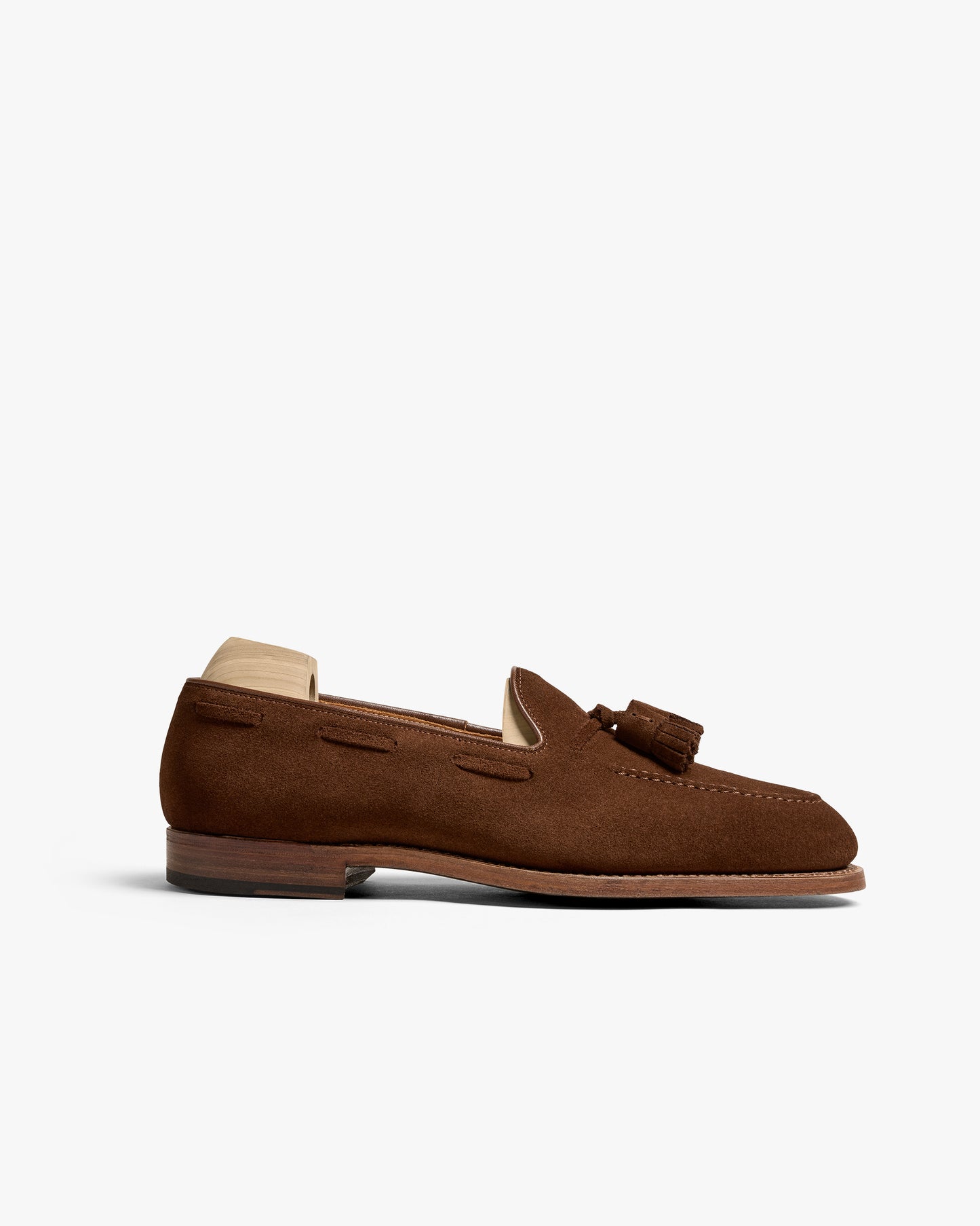 Profile shot of Mölle II – Polo Suede tassel loafer on a white background.