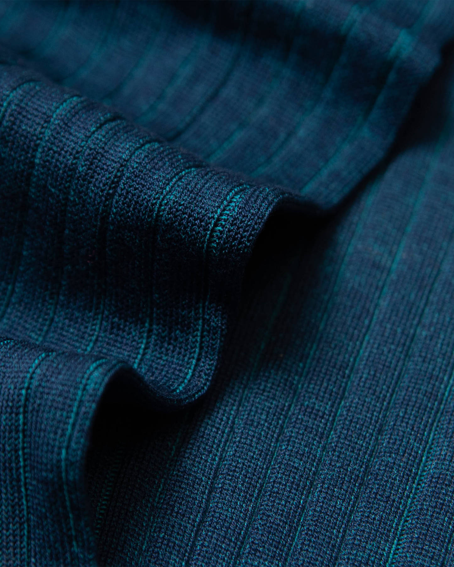 A close-up of the refined ribbed texture of Erik – Knee-High Cotton Socks – Blue.