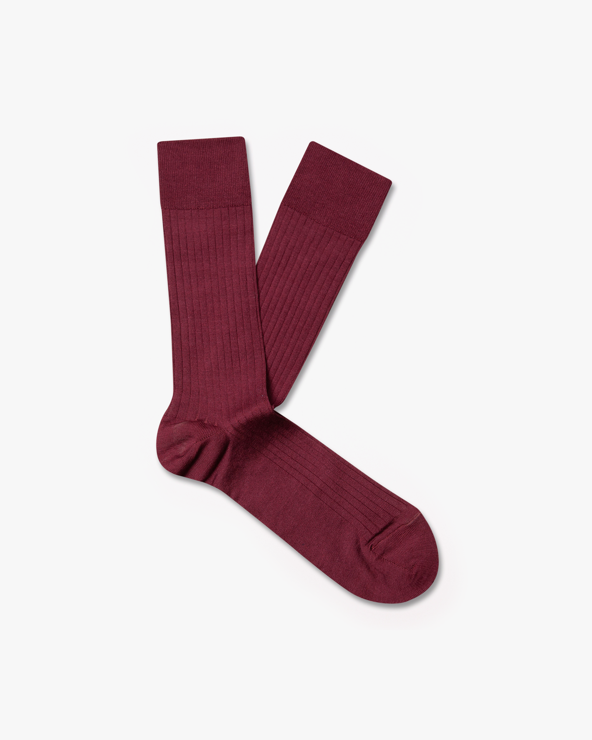 A pair of Axel – Cotton Socks in burgundy, laid out flat against a white background.