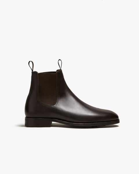 Chelsea boot Granhult in dark brown calf leather with a seamless whole-cut upper, elastic side panels, dual pull tabs, and a softly squared toe, shown in a clean studio setting.