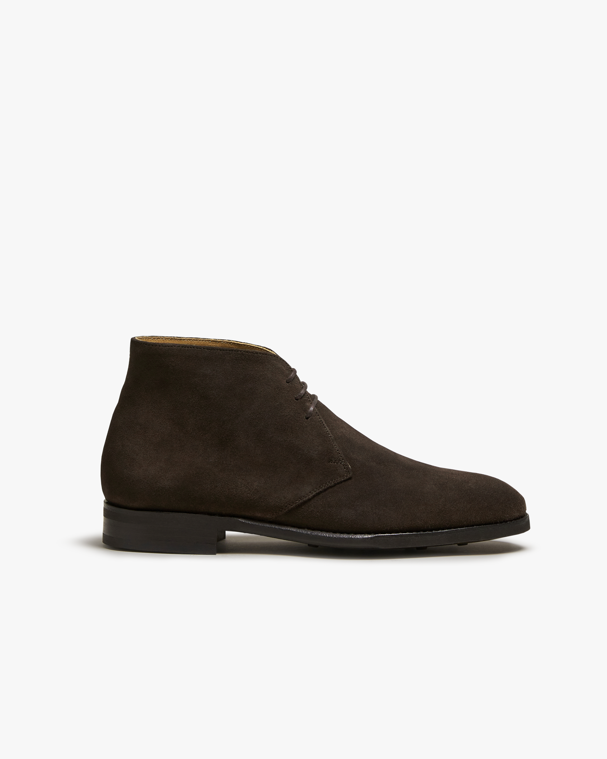 A studio photograph of Gyllsjö – Dark Brown Suede, highlighting the chukka boot's side profile.