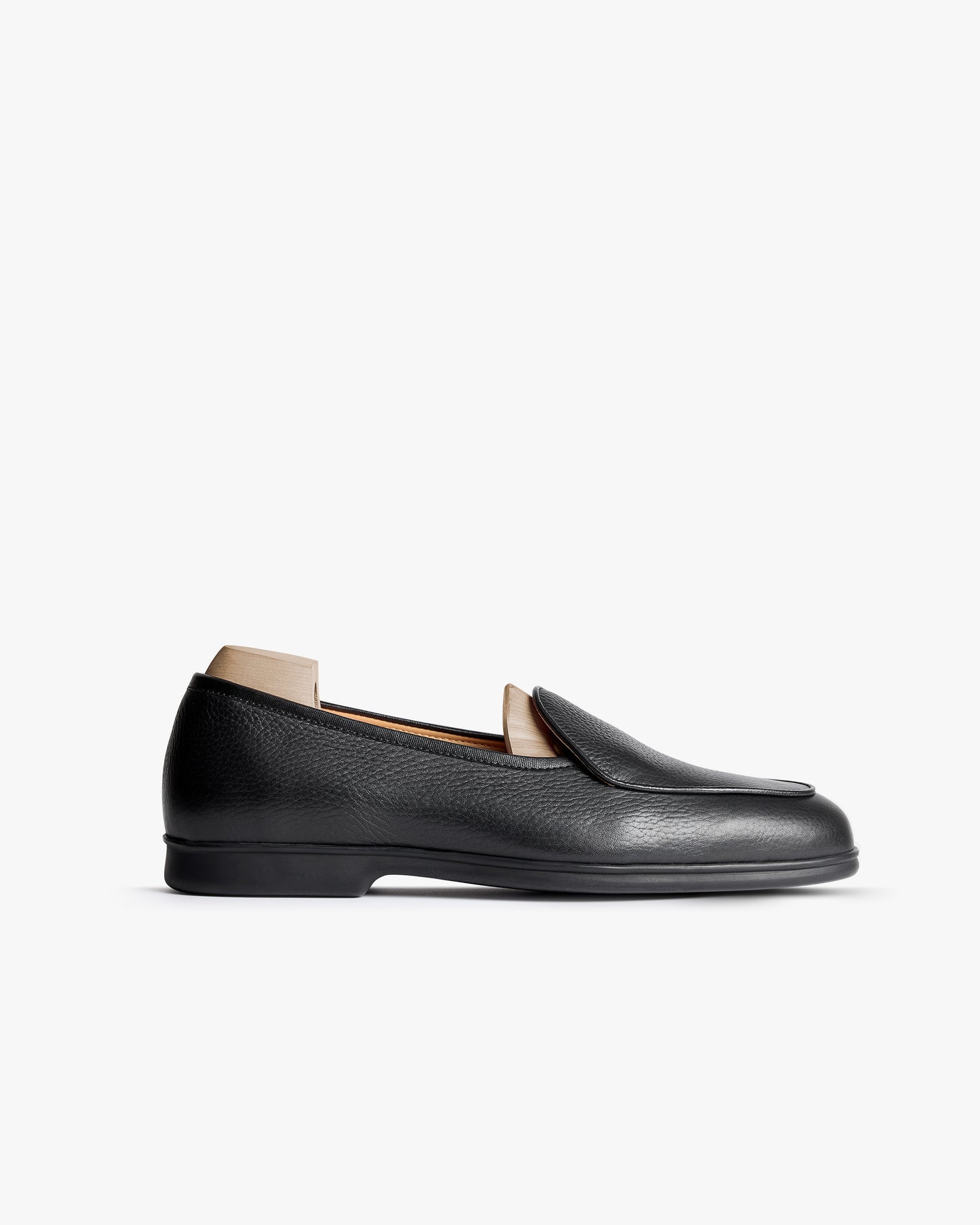 Side profile of Ängby Walker loafer in black grain calf leather with a walker sole, shown against a white background.
