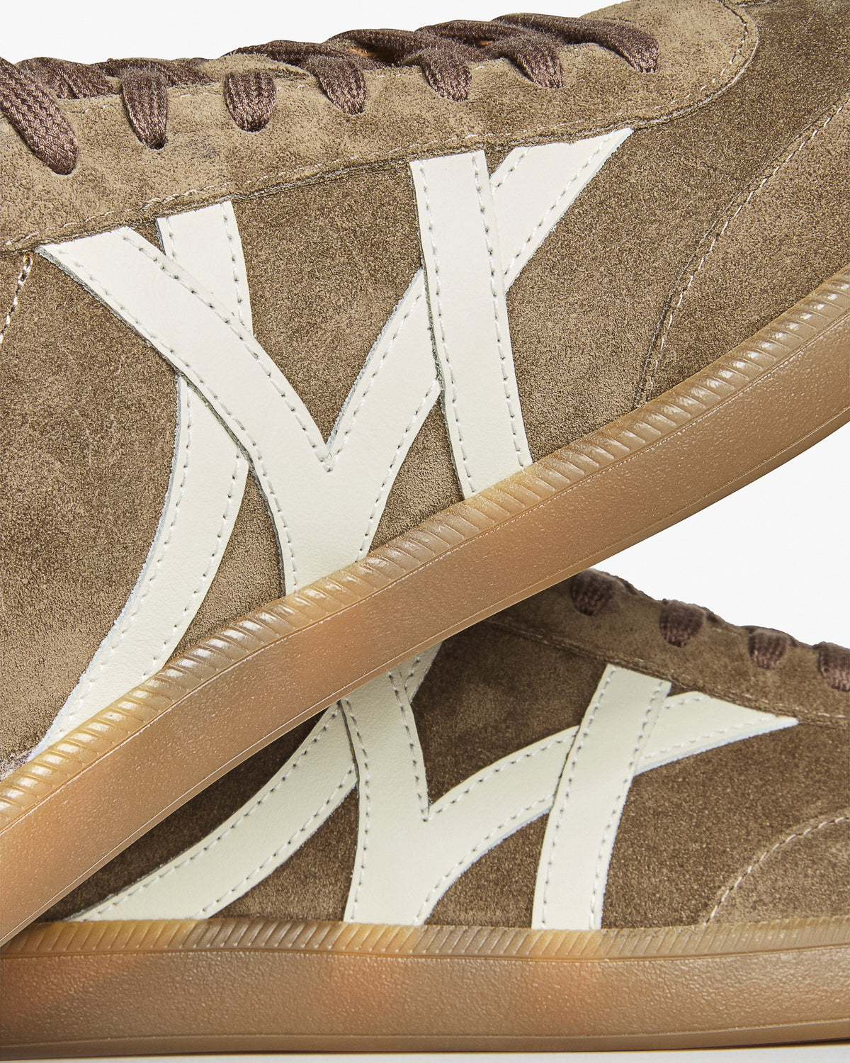 Högalid – Taupe Suede detail shot highlighting the abstract M logo and textured gum midsole.