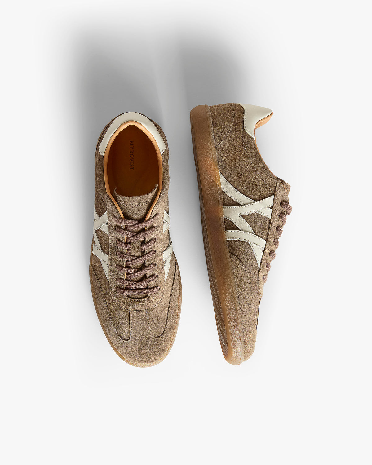 Högalid – Taupe Suede shown from above and from the side, highlighting the soft taupe suede upper and contrasting details.